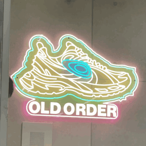 I bought some stylish new shoes💸😎